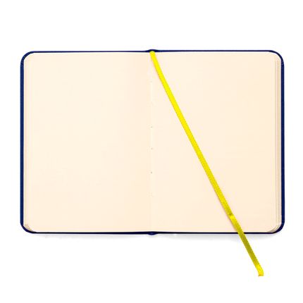 Caderneta clássica azul marinho com elastico amarelo aberta